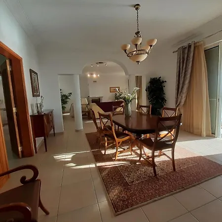 Gale 3 Storey Villa Really On The Beach Албуфейра