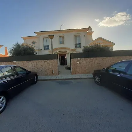 Вилла Gale 3 Storey Villa Really On The Beach