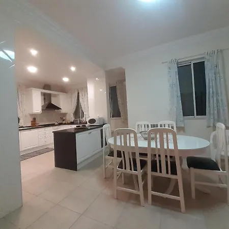 Gale 3 Storey Villa Really On The Beach Албуфейра