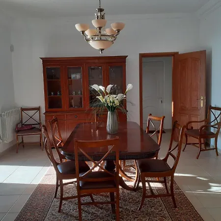 Вилла Gale 3 Storey Villa Really On The Beach Албуфейра