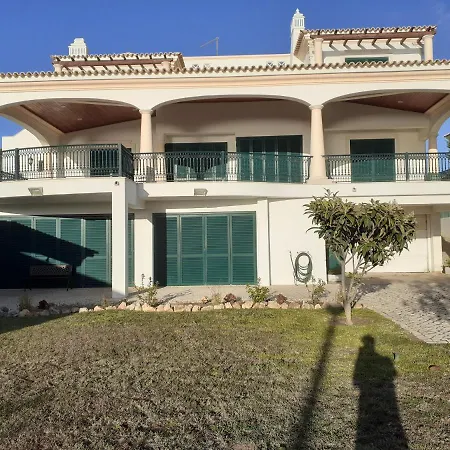 Вилла Gale 3 Storey Villa Really On The Beach *