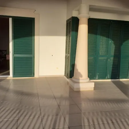 Вилла Gale 3 Storey Villa Really On The Beach *