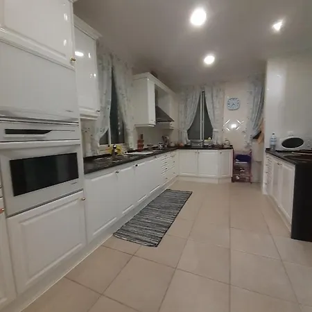 Вилла Gale 3 Storey Villa Really On The Beach *