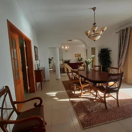 Вилла Gale 3 Storey Villa Really On The Beach *