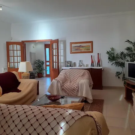 Вилла Gale 3 Storey Villa Really On The Beach *