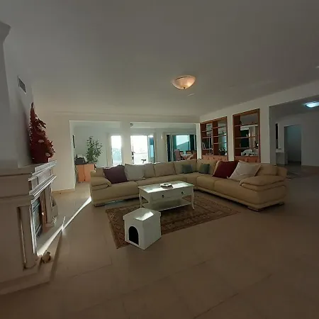 Вилла Gale 3 Storey Villa Really On The Beach