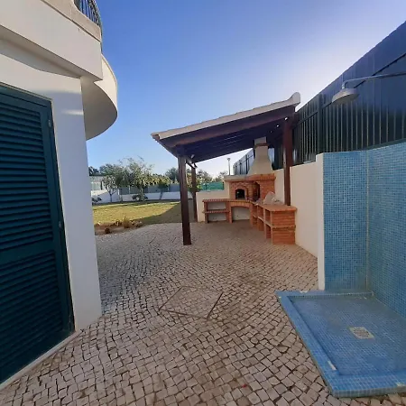 Вилла Gale 3 Storey Villa Really On The Beach *