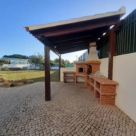 Вилла Gale 3 Storey Villa Really On The Beach