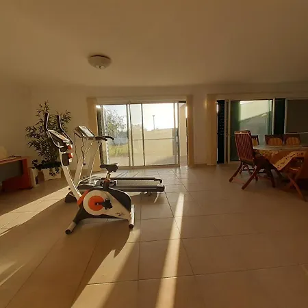 Gale 3 Storey Villa Really On The Beach Албуфейра