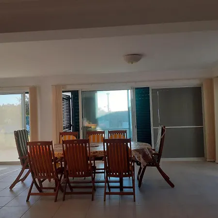 Gale 3 Storey Villa Really On The Beach